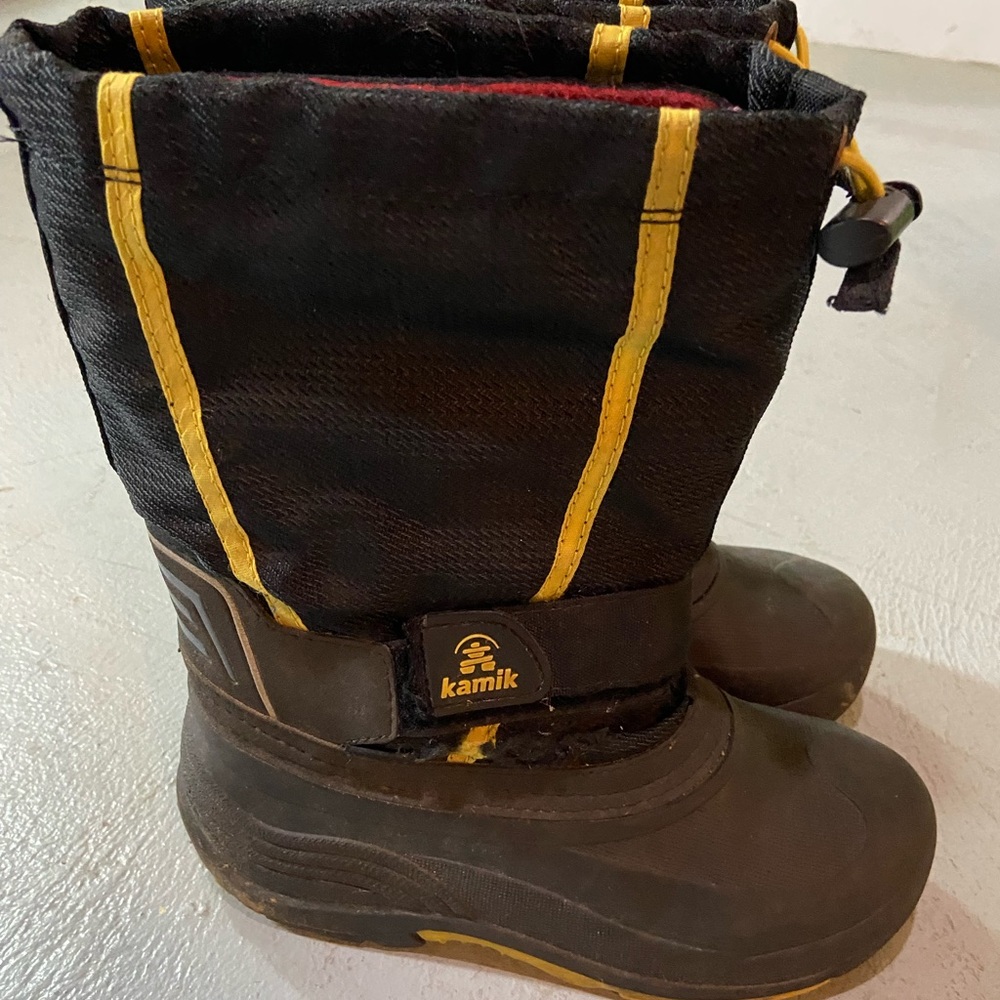 Kamik Boys winter Boots size 4